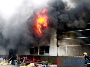 舟山定海一鋼結構廠房發生火災 